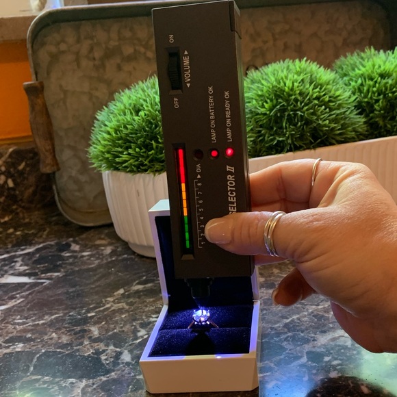 #44 Classic 6 prong setting 3 ct moissanite solitaire - Picture 9 of 11